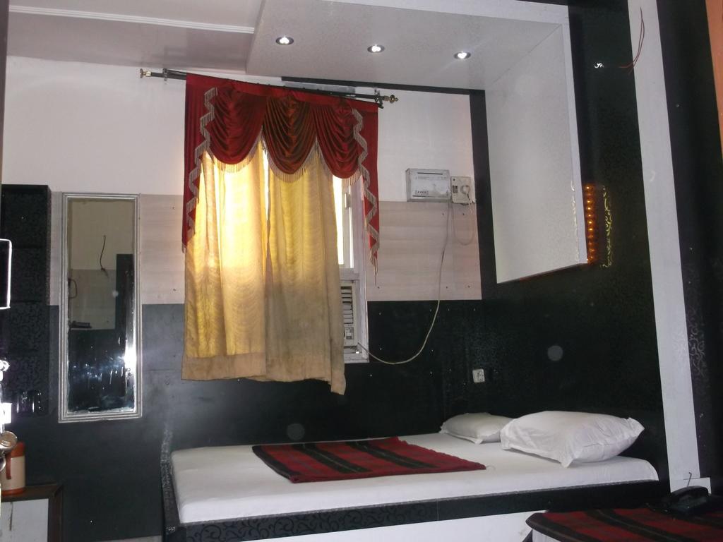 Hotel Abhineet Palace Jaipur Bilik gambar